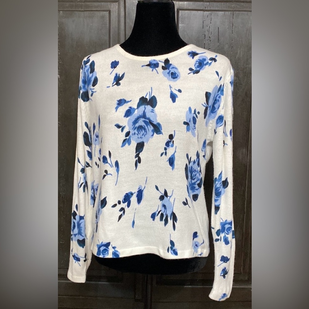 Vintage United States Sweaters blue & White rose longsleeves sweater. Size PM